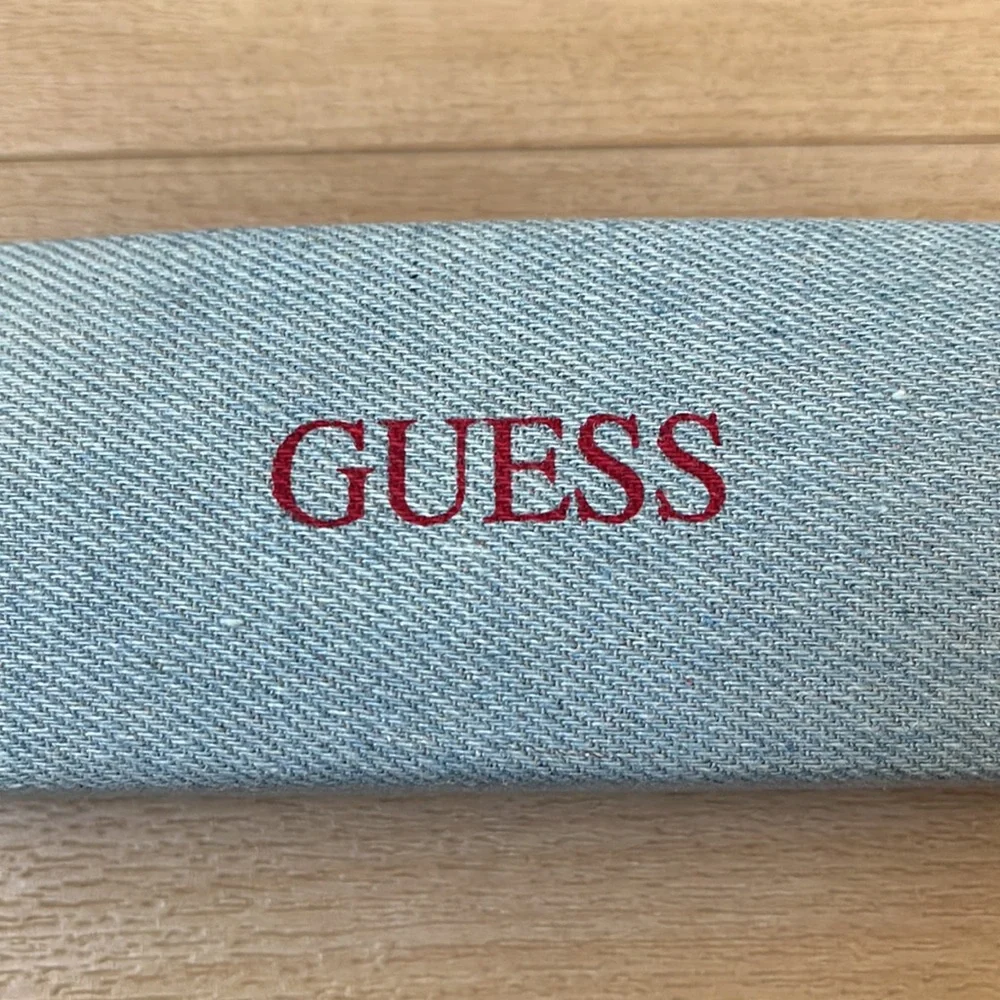 Guess Case - Picture 2 of 4
